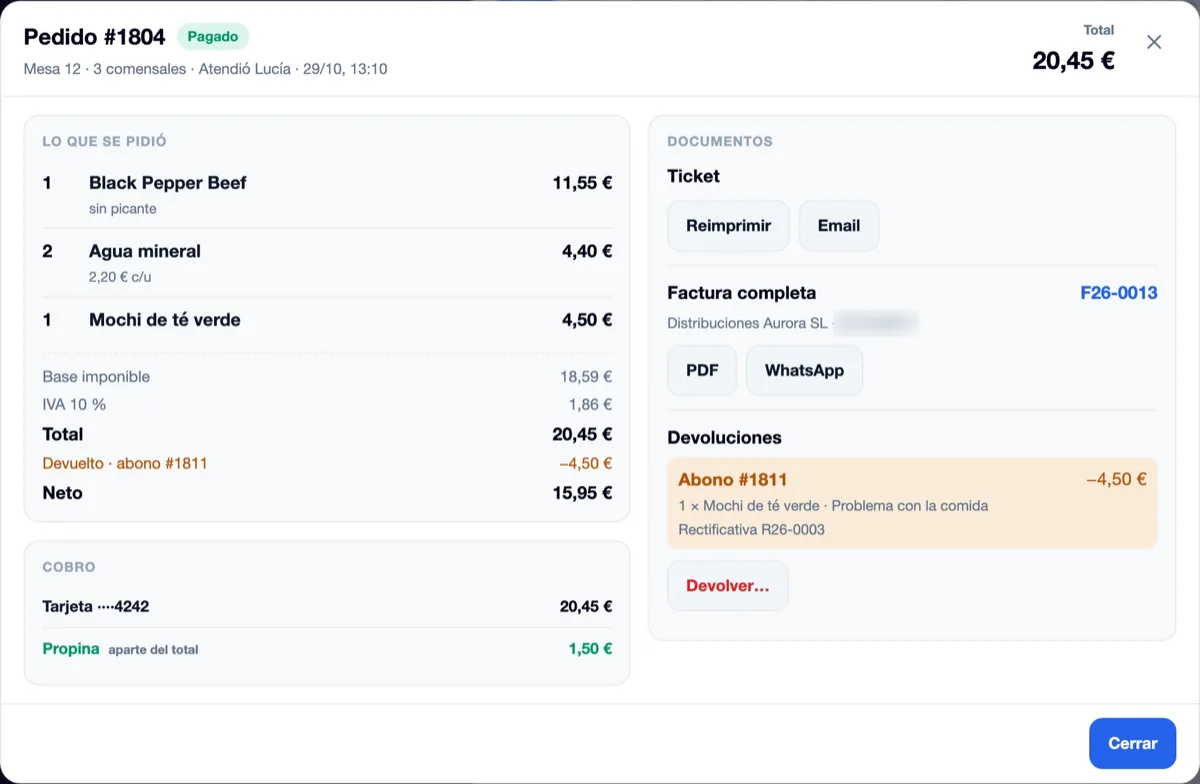 A demo order's window (Spanish interface): what was ordered, the payment with the tip apart, and its documents, with the full invoice and its refund.
